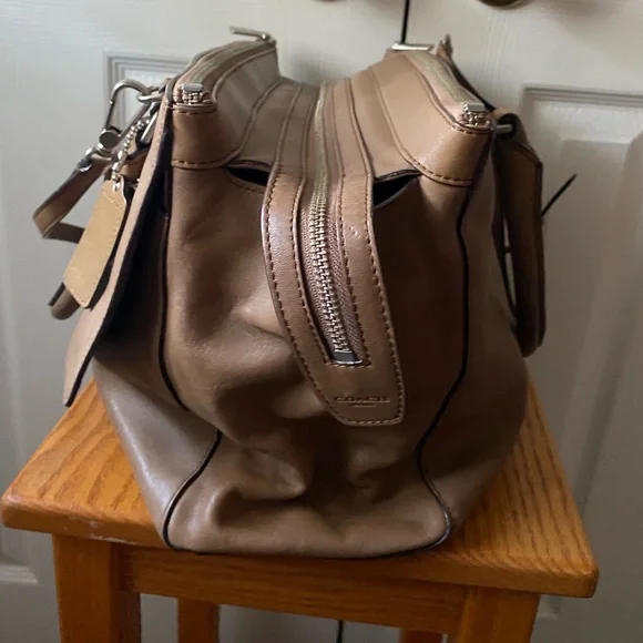 COACH Legacy Pinnacle Harper Turn Lock Satchel Tawny Brown Leather A1371-23563 - Picture 4 of 16